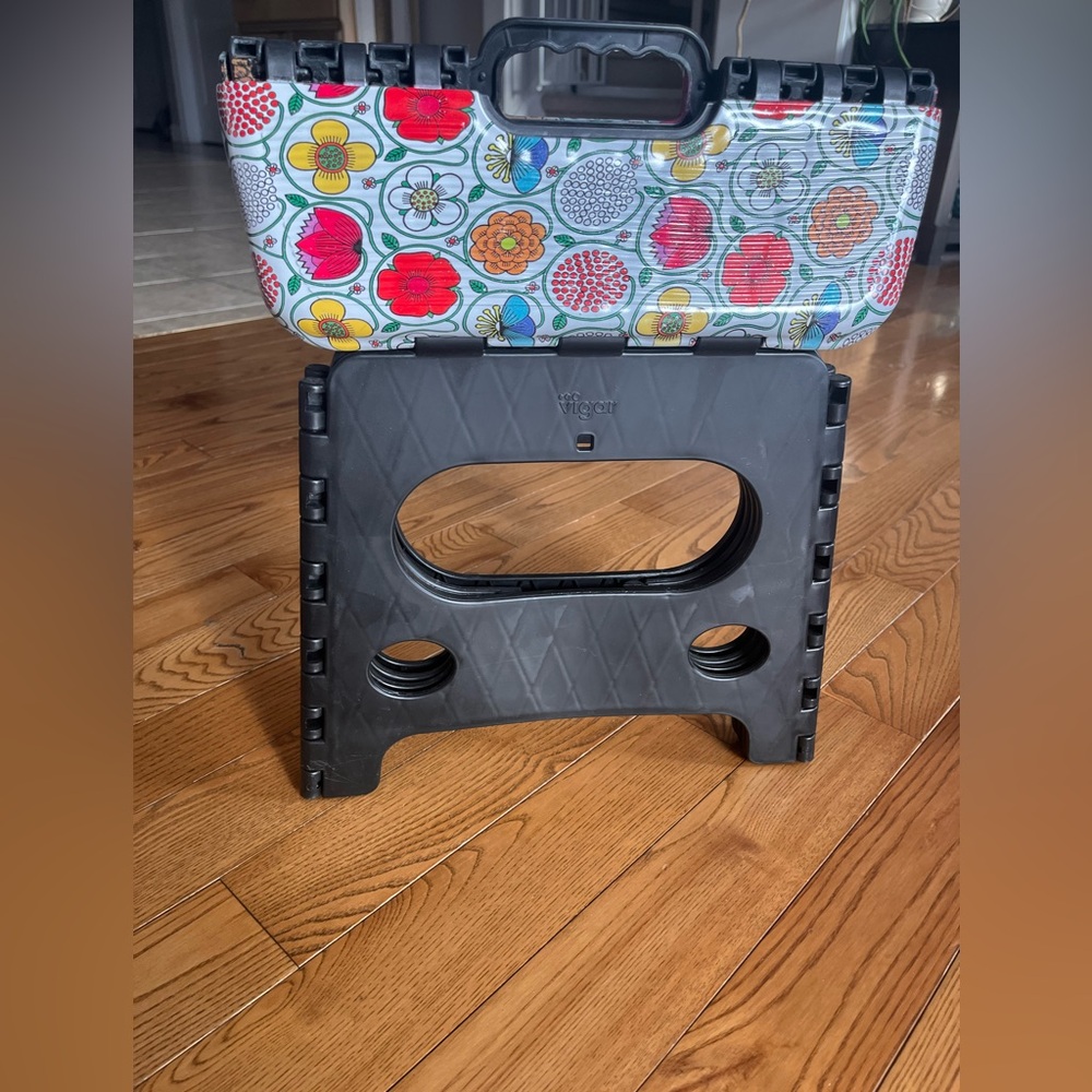 Vigar Step Stool - Picture 4 of 4